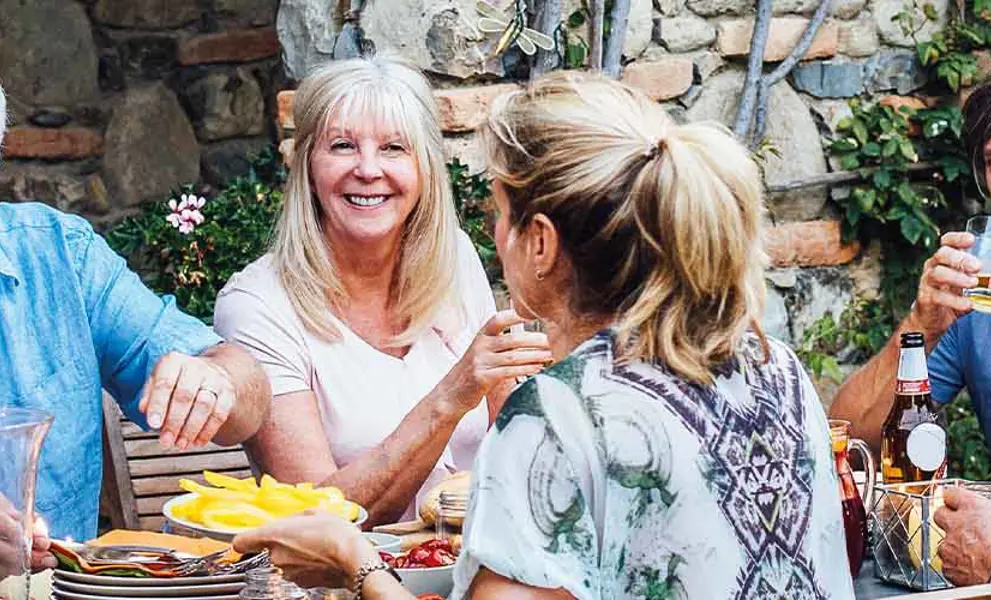tour party eating together in Italy